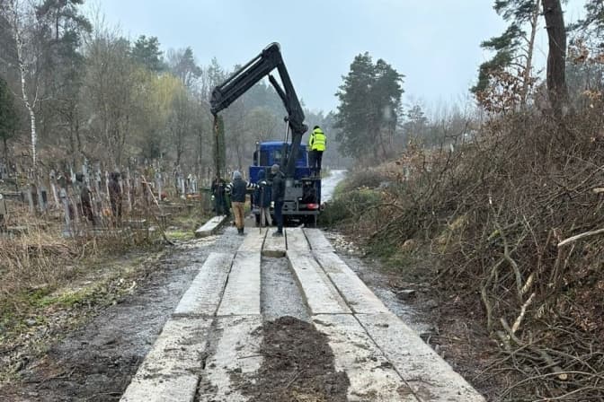 До Голосківського кладовища у Львові облаштують під'їзні дороги