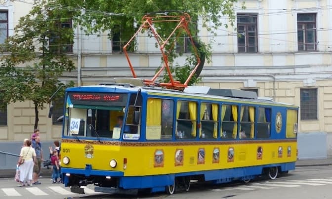 Екскурсійний трамвай-кафе «Київ» під загрозою зникнення