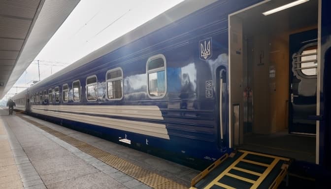 Крюківський вагонобудівний завод виготовив і поставив «Укрзалізниці» останні 15 зі 100 пасажирських вагонів