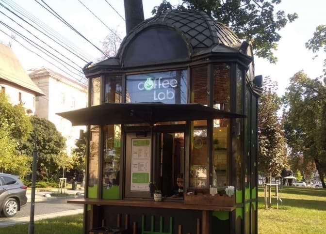 У Львові демонтували ще три МАФи. Один з них – на алеї біля Оперного театру