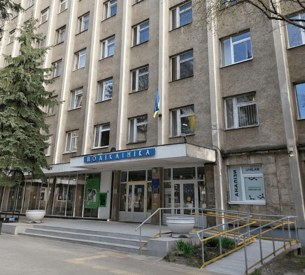 В поліклініці в Залізничному районі Львова встановлять зовнішній ліфт на сім поверхів