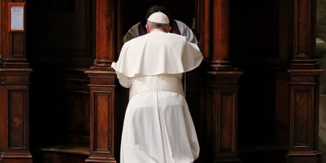 Він любить футбол і танго. Свій день народження святкує Папа Франциск