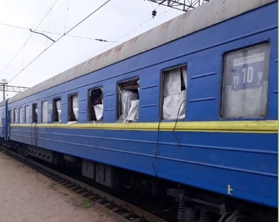 В евакуаційному поїзді, що прямував до Львова, вибухова хвиля вибила вікна