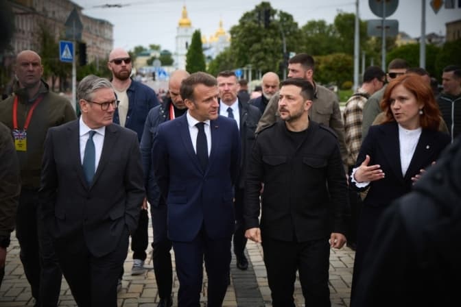Зеленський влаштував Стармеру і Макрону екскурсію Києвом. Фото