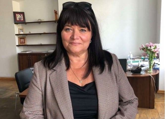 «Навчилась заново ходити». У Львові 6 місяців боролись за життя керівниці штабу протидії Covid-19