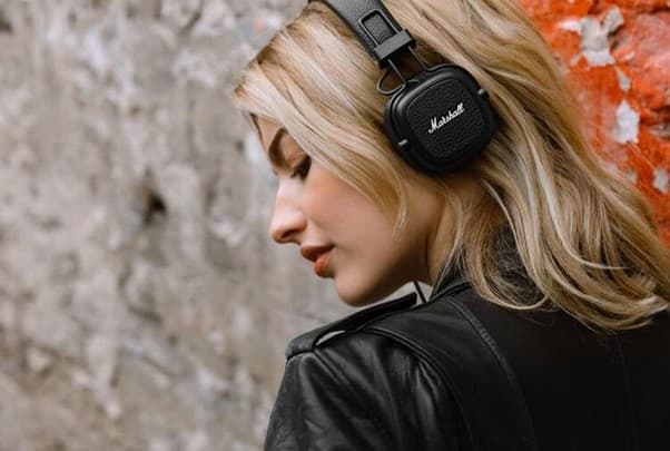 П'ять найкращих накладних навушників 2024 року