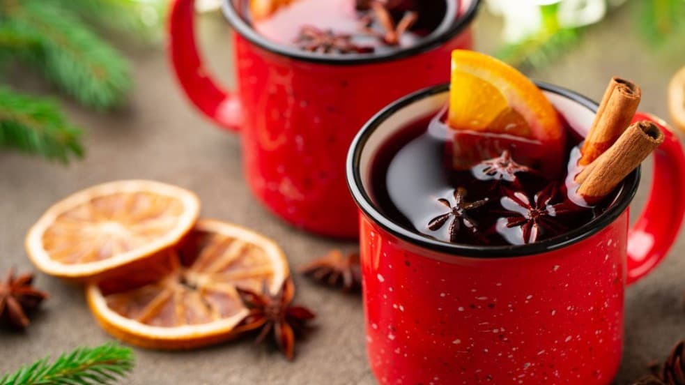Рецепти глінтвейнів: чим зігрітися цієї осені