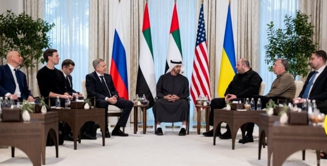 Тристоронні переговори в Абу-Дабі: українська делегація прибула до ОАЕ