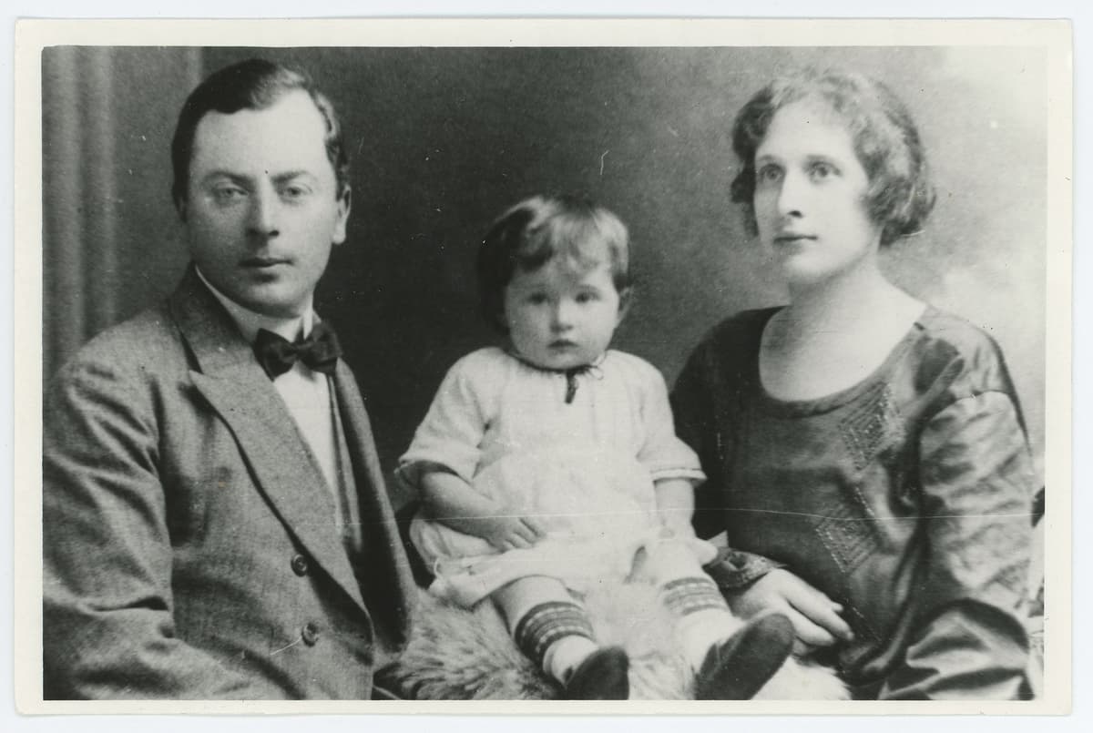 Сімейні різдвяні «таємниці» родини Франко, як нині відключатимуть світло у Львові та що буде з пенсіями з 1 січня. Ключове за 23 грудня