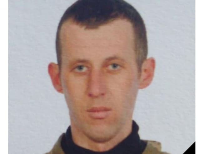 Сьогодні на Львівщині прощатимуться із бійцем Романом Івашком, який захищав Бучу та Ірпінь