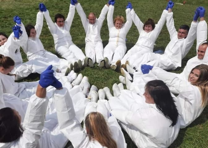 Львівські медики «швидкої» зняли кліп біля Підгорецького замку. Фото