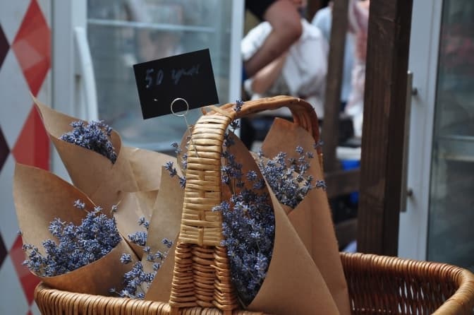 Від равликів до порічки. Що продають на фермерському ринку у Львові. Фото