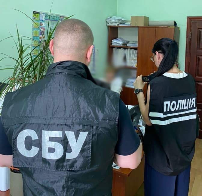 Львівську посадовицю затримали на хабарі у понад тисячу доларів