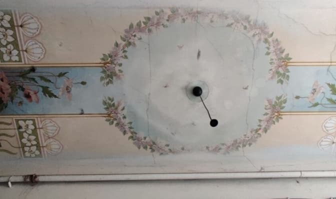 У львівському будинку виявили унікальні сецесійні розписи