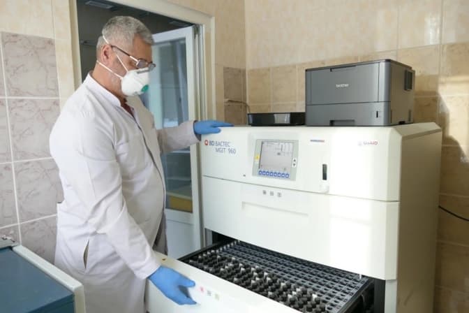 Для львівської лікарні придбали сучасний апарат для виявлення туберкульозу