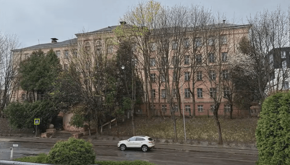 Навчально-виробничий комплекс «Електрон» на вул. Чупринки, 130