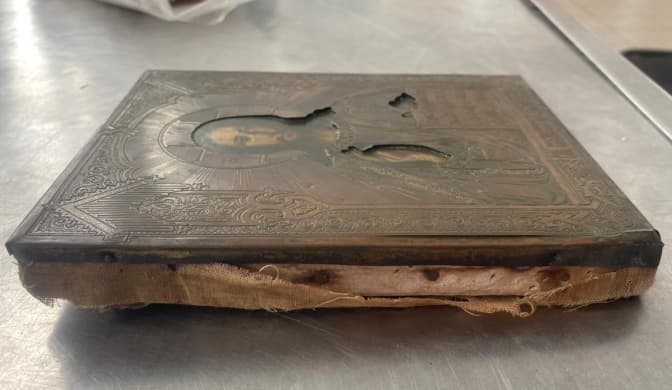 На Львівщині жінка намагалась вивезти дві ікони, які можуть мати антикварну цінність