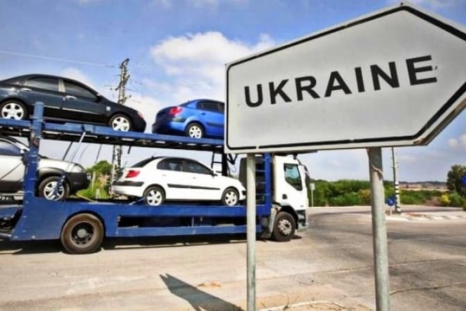 У Кабміні пропонують розмитнювати авто через Дію