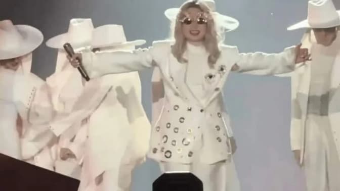 Під маскою виконавиці Клавдії Петрівни може приховуватися співачка зі Львівщини