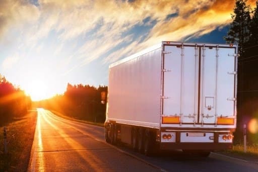 Деяким вантажівкам заборонили рухатися дорогами при високій температурі повітря