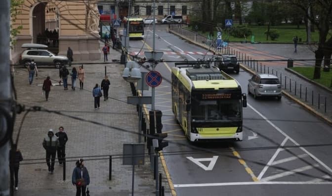 Зупинку громадського транспорту у центрі Львова перенесуть через громадські роботи
