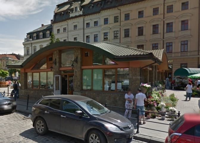 Депутати не змогли порозумітися через квітковий павільйон у центрі Львова