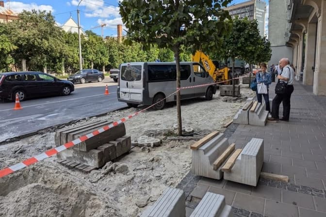 У Львові прокладають кассельські бордюри