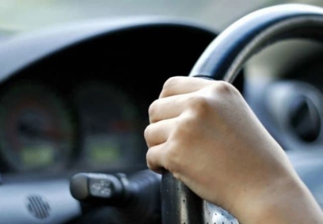 Чоловік, який посадив 9-річну доньку за кермо у Львові, отримав штраф