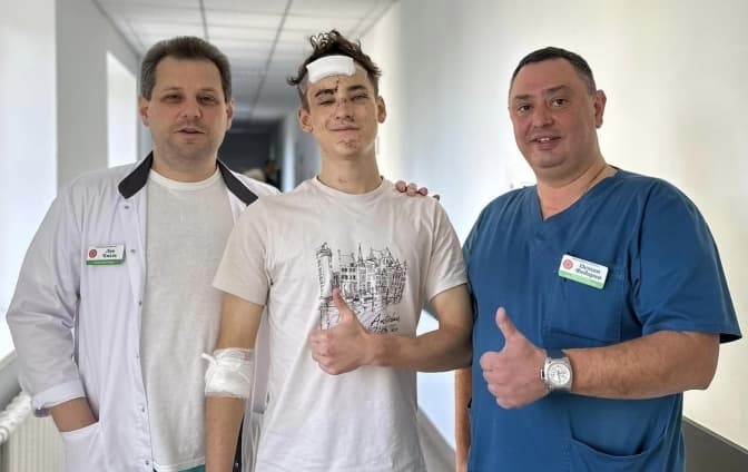 Їхав на навчання, а потрапив у ДТП з буйволом. У Львові лікарі врятували хлопця