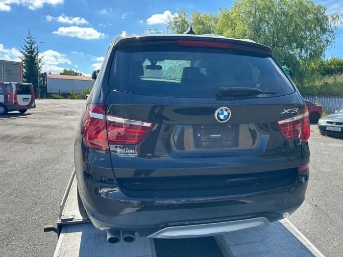 На Львівщині керівник благодійного фонду намагався ввезти BMW під виглядом гуманітарної допомоги