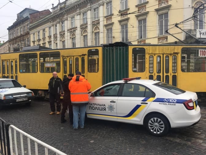 Ситуація на дорогах Львова. Через ДТП на вулиці Винниченка заблокували рух трамваїв