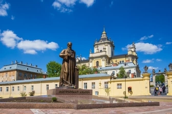 Митрополичі сади у Львові офіційно повернули УГКЦ