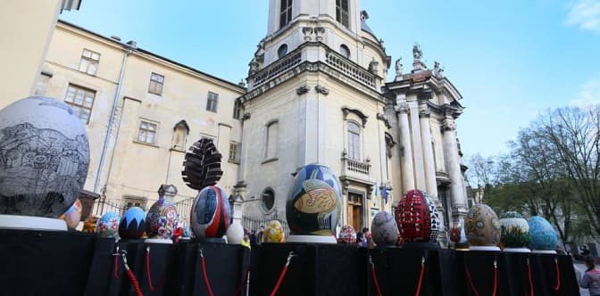 У Львові відкрили галерею писанок просто неба. Фото