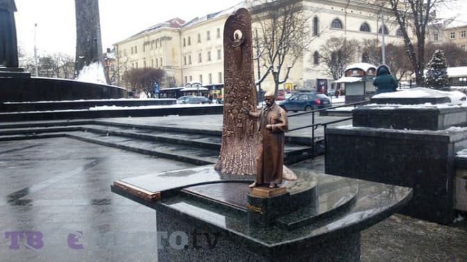 У Львові з’явилася бронзова міні-копія пам’ятника Шевченку