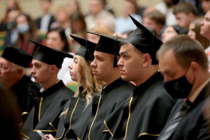 Студентам в Україні підвищать стипендії