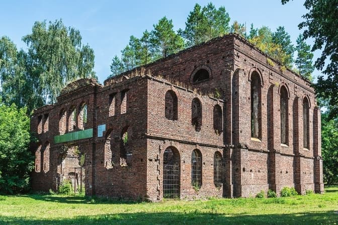 Збережені мури колишньої синагоги у Великих Мостах / Фото Департаменту спорту, молоді та туризму Львівської ОДА