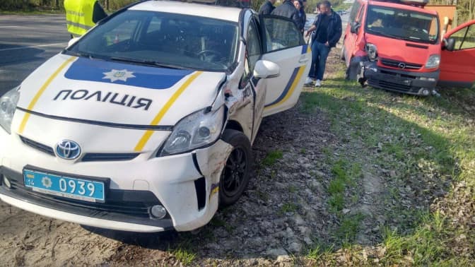 Львівські поліцейські скаржаться на свої автомобілі і хочуть потужніші