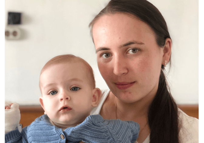 Лікарі видалили 8-місячній Ангелінці зі Львова зайвий великий пальчик