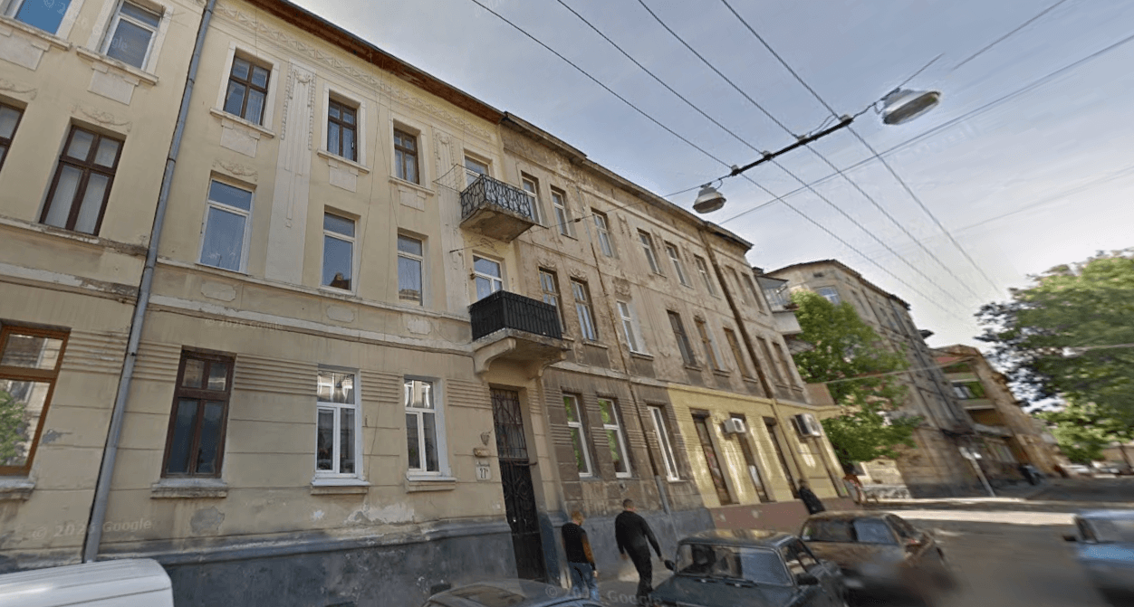 Один з будинків, де мають провести аварійні роботи, вул. Бр.Міхновських, 27а / Фото з google maps