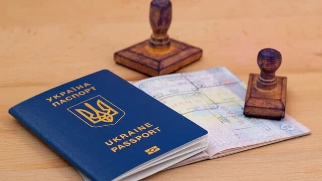 Закордонні паспорти громадян України не анульовуватимуть через зміни правил транслітерації