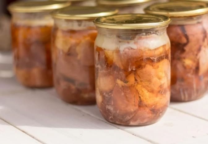 Чоловік із Львівщини потрапив до реанімації після вживання домашньої тушкованки