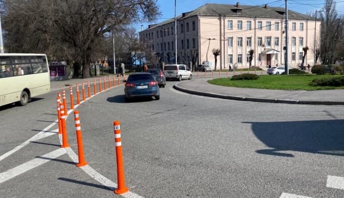 На з’їзді з Берестейського проспекту у Києві з'явилися делініатори