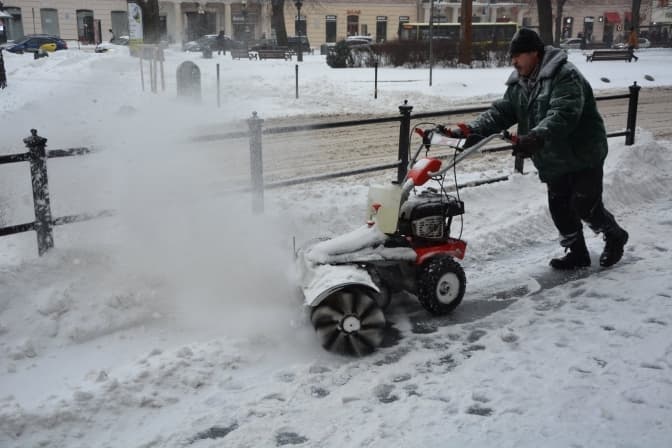 У Львові випало понад 30 см снігу. Садовий закликав львів'ян прибирати місто