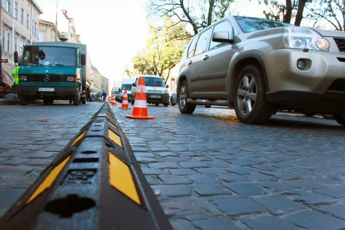 Між Коперника і Вороного тимчасово ліквідують смугу громадського транспорту