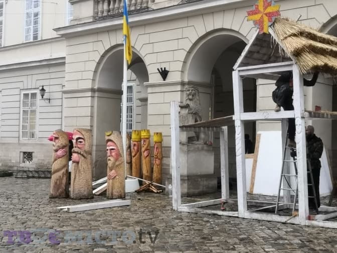 У Львові почали встановлювати різдвяну шопку
