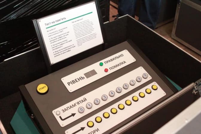 Для львівських шкіл привезли третю наукову мобільну лабораторію. Фото