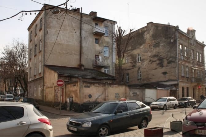 Чому мешканці будинку на Сянській у Львові протестують проти офісу поруч