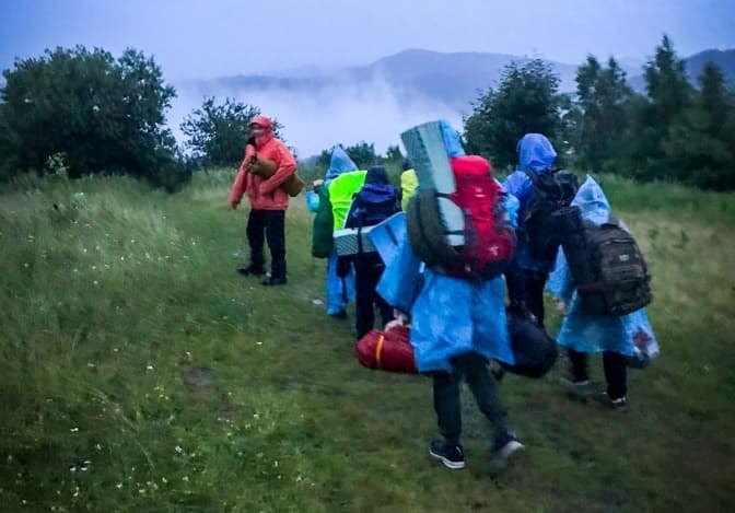 16 дітей не змогли спуститися з гори на Львівщині через негоду