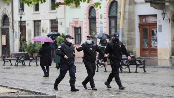 Виїзд з України не для всіх та Польща пустить заробітчан без карантину. Головне за ніч і минулу добу