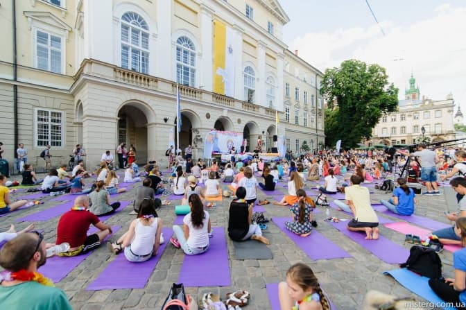Як Львів відзначає Міжнародний День Йоги. Фото